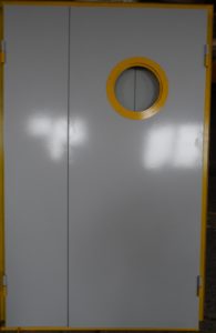 Противопожарная дверь с овальным окном / серия FRM7505